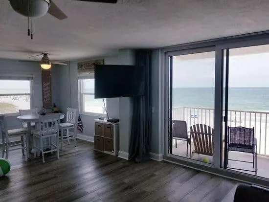 Apartment Indian Shores Beachfront Condo, Gulf Views & Balcony