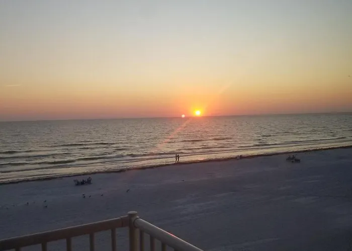 Indian Shores Beachfront Condo, Gulf Views & Balcony *