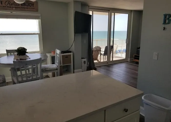 Apartment Indian Shores Beachfront Condo, Gulf Views & Balcony *