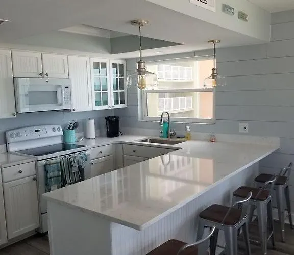 Indian Shores Beachfront Condo, Gulf Views & Balcony Clearwater Beach