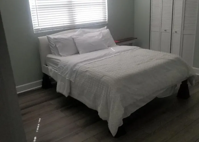 Indian Shores Beachfront Condo, Gulf Views & Balcony *